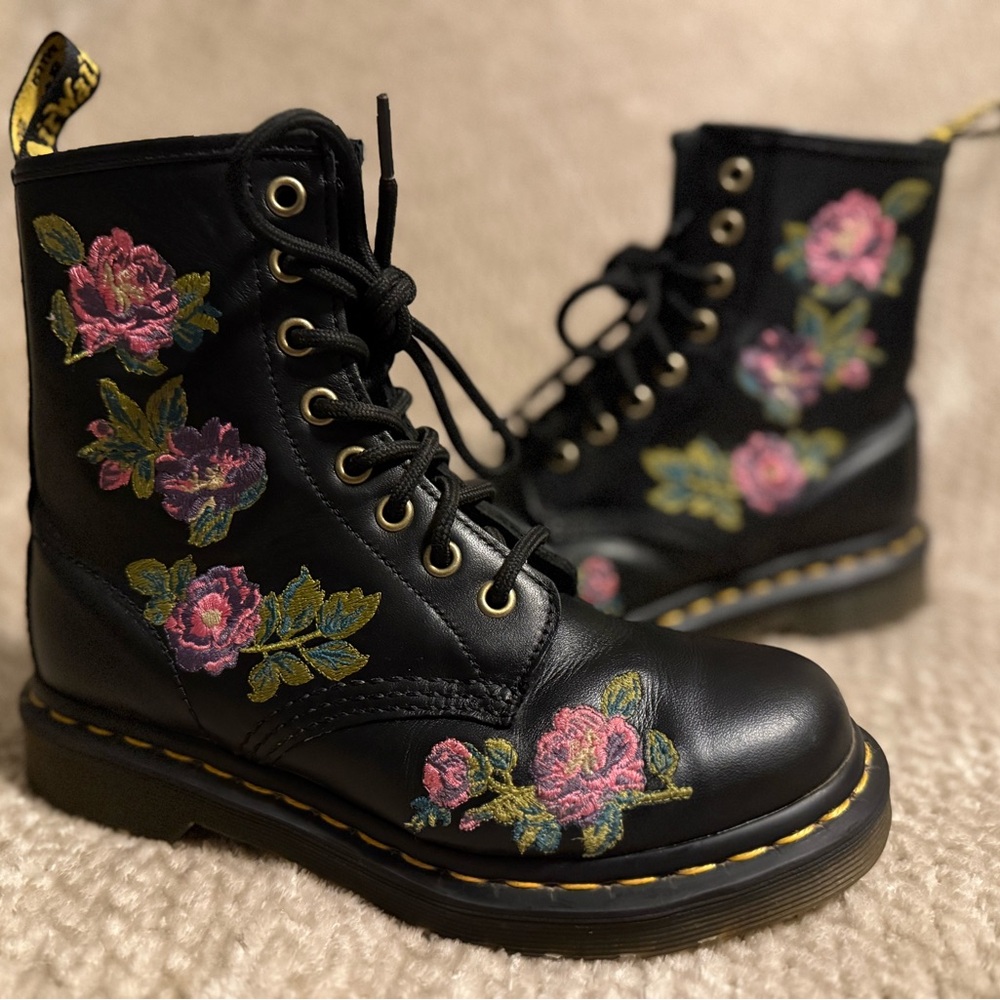 Dr. Martens black boots with Pink Floral Embroidery
Lace up 
Size 5